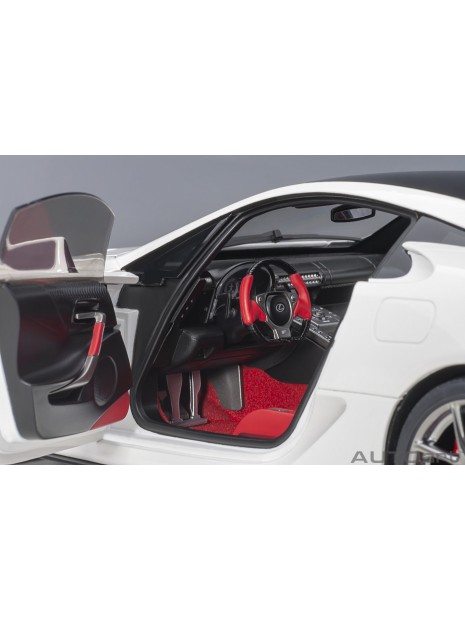 Lexus LFA 2010 (Bianco/Carbon) 1/18 AUTOart AUTOart - 12