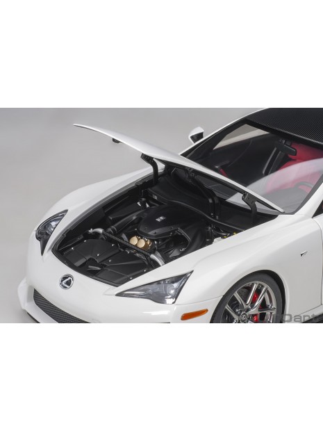Lexus LFA 2010 (White/Carbon) 1/18 AUTOart AUTOart - 14