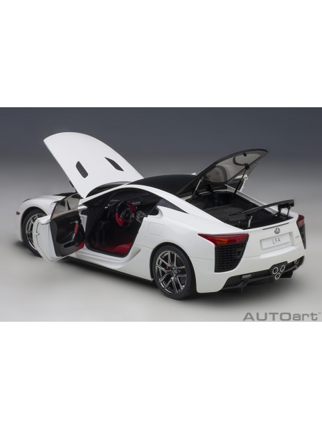 Lexus LFA 2010 (Weiss/Carbon) 1/18 AUTOart AUTOart - 18