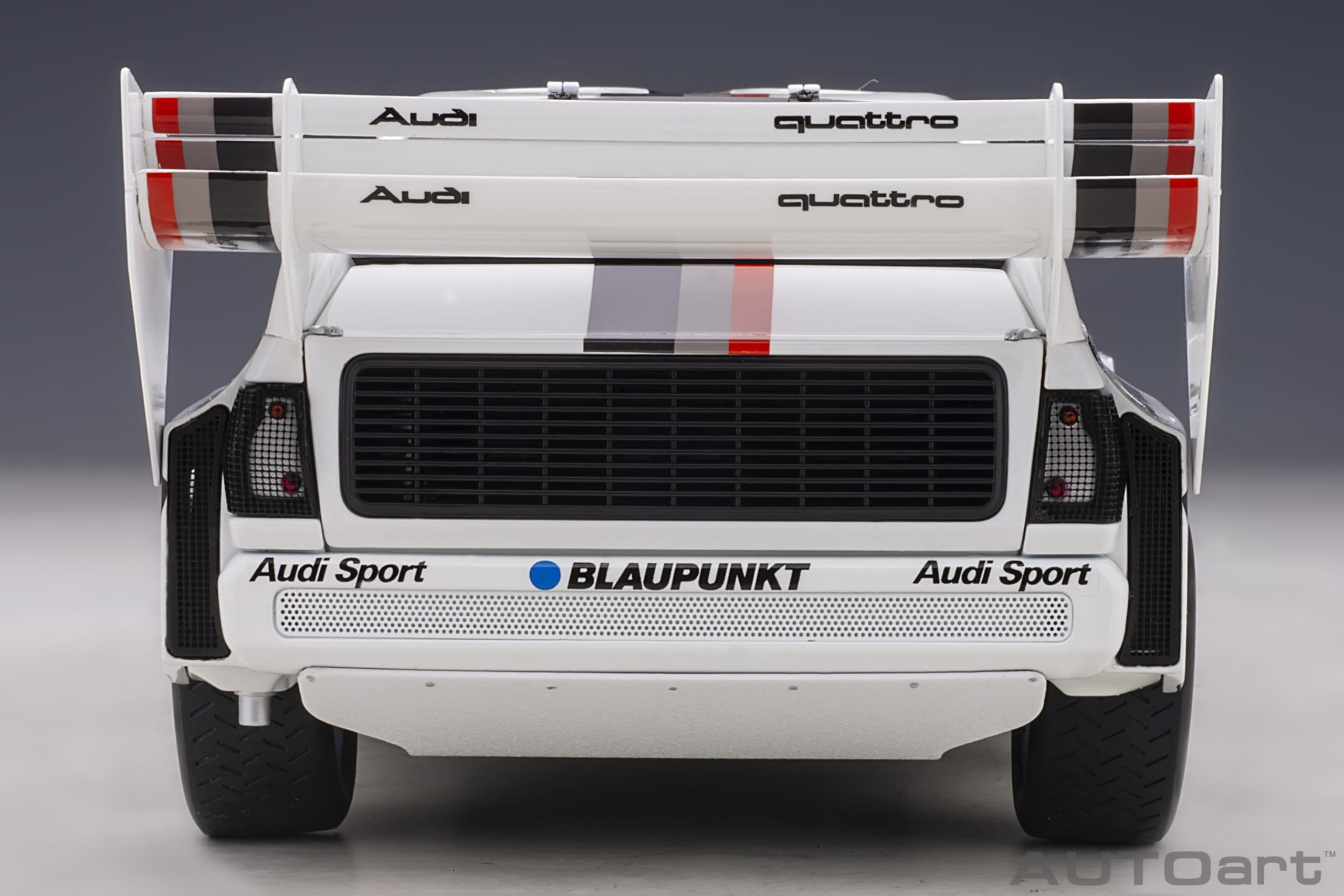 Audi Sport Quattro S1 Pikes Peak 1987 W.Röhrl #1 1:18 model car AUTOart