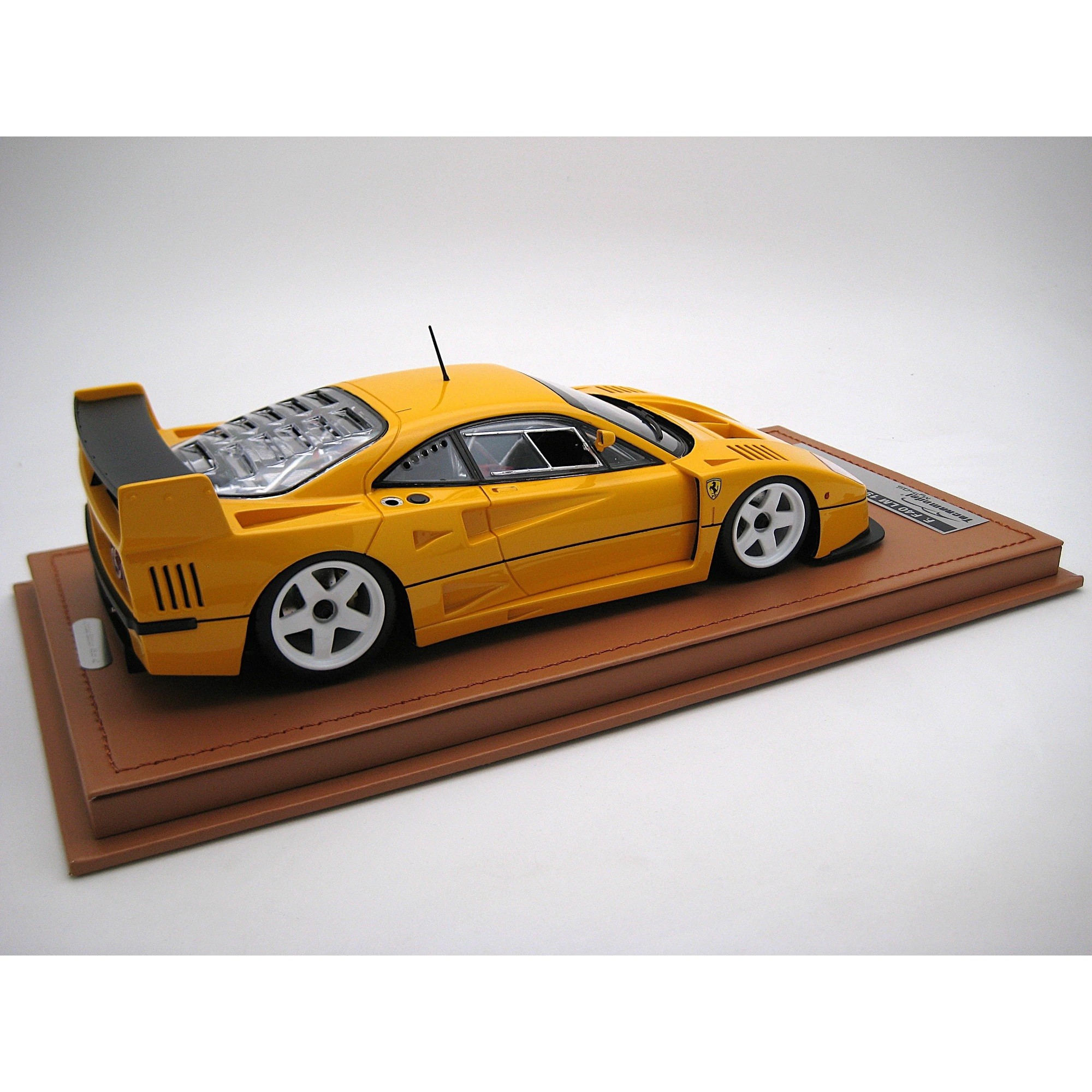 Tecnomodel Ferrari F40 Lm Jps John Player Special 1996 - Black Rims - Con Vetrina - With Showcase 1:18 Černé Zlato