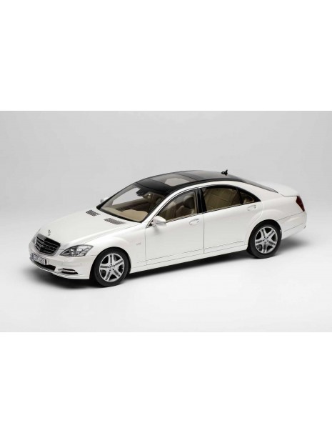 Mercedes-Benz S-Class S600L (W221) 1/18 Motorhelix Motorhelix - 1