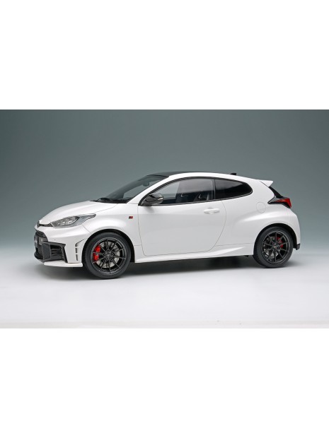 Toyota GR Yaris RZ High Performance 2024 (Super White 2) 1/18 Make Up Eidolon Make Up - 1